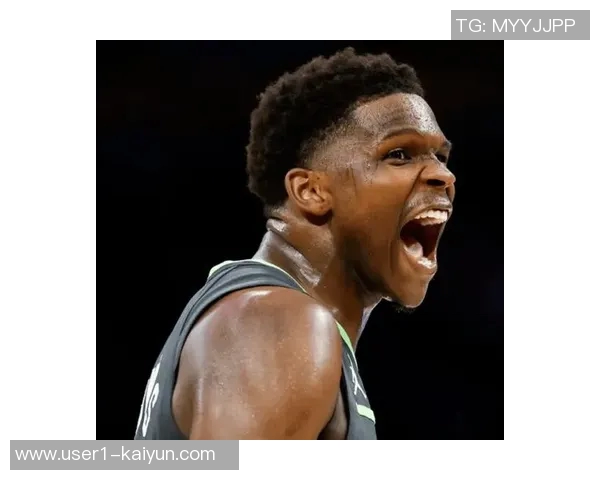 爱德华兹背部痉挛成疑队记透露揭幕战客战开拓者最新动态