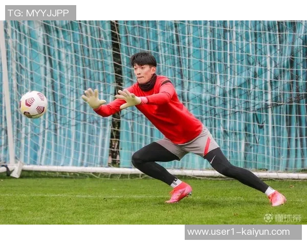 海港队在哈利法国际体育场开启冬季训练首课全力备战新赛季