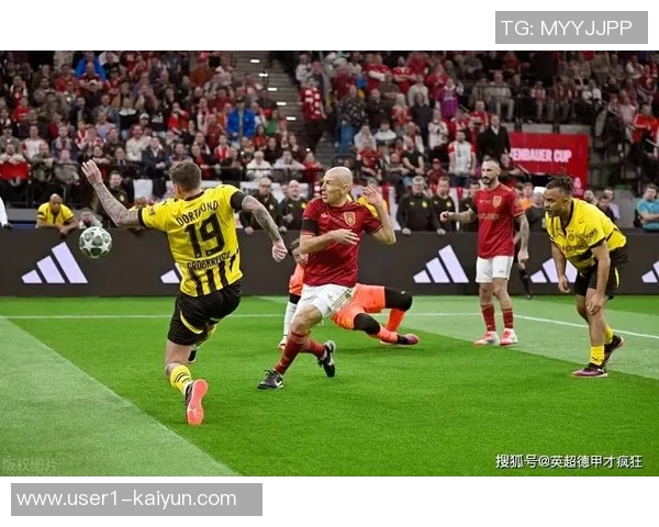 拜仁传奇杯季军争夺战罗本四球助力球队9比4大胜尤文图斯